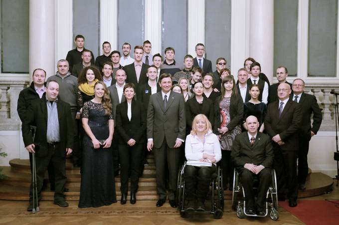 Predsednik Republike Slovenije Borut Pahor in ministrica za izobraevanje, znanost in port dr. Maja Makovec Breni sta danes v Predsedniki palai priredila sprejem za najbolje slovenske portnice in portnike v letu 2015.