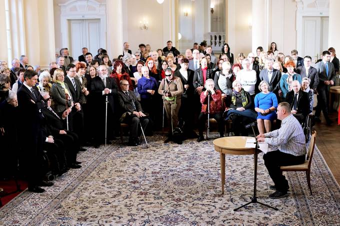 Predsednik republike je priredil sprejem ob vroitvi listine o astnem pokroviteljstvu nad dogodki ob 100. obletnici organiziranega delovanja slepih in slabovidnih v Sloveniji