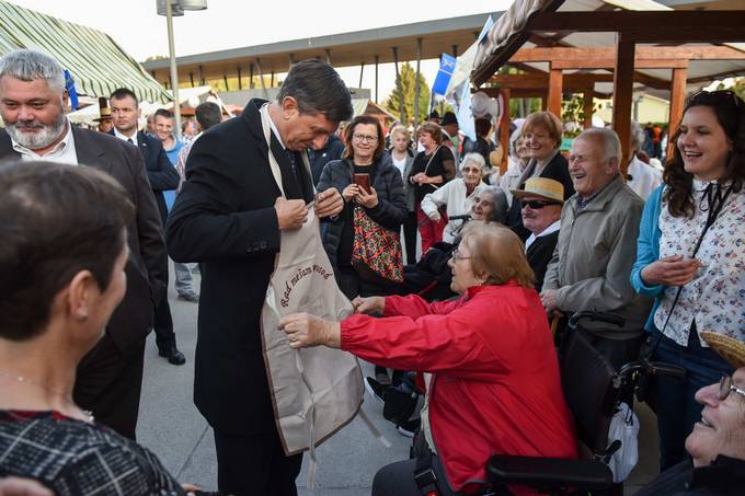Predsednik republike na praznovanju obinskega praznika v eminovem parku v Domalah