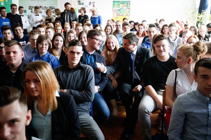 Predsednik Republike Slovenije Borut Pahor se je udeleil pogovora z dijaki Srednje ole Zagorje, ki sodelujejo v projektu "Karierni dan NEFIKS 2016"