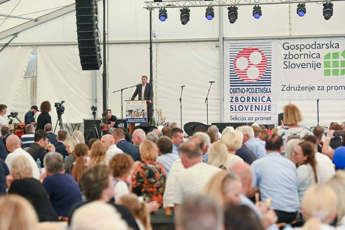 Predsednik Pahor na tradicionalnem sreanju prevoznikih druin in prevoznikih podjetij iz Slovenije