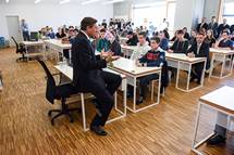 16. 11. 2015, Kranj – Predsednik republike na obisku v olskem centru Kranj (Neboja Teji / STA)