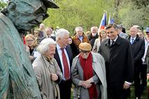 6. 4. 2017, Ljubljana – Predsednik Pahor se je udeleil odkritja spomenika pisatelju Borisu Pahorju (Daniel Novakovi/STA)