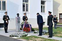16. 8. 2020, renovci – Predsednik Pahor je pred dravnim praznikom e tradicionalno poloil venec k spomeniku duhovnika, domoljuba Joefa Klekla starejega v renovcih (Tamino Petelinek/STA)