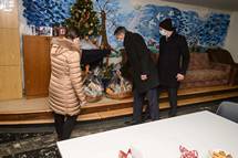 30. 12. 2021, Ljubljana – Predsednik Pahor je ob koncu leta tradicionalno obiskal dnevni center za brezdomne v Ljubljani, ki deluje v okviru društva prostovoljcev Vincencijeve zveze dobrote (Nebojša Tejić/STA)
