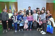 22. 4. 2014, Ljubljana – Predsednik republike se je ob mednarodnem dnevu Zemlje udeleil zakljune prireditve akcije "Zemljo so nam posodili otroci" (Tamino Petelinek)