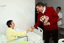 1. 1. 2019, Postojna – Predsednik Pahor na novoletni dan v postojnski porodninici obiskal prvega tamkaj rojenega deka Gregorja in sreno mamico Tadejo (Tamino Petelinek)