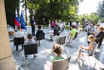 4. 9. 2020, Ljubljana – Predsednik Pahor je v podporo otrokom, obolelim z rakom, sprejel Zlato pentljico (Bor Slana/STA)