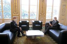 21. 9. 2020, Pariz – Predsednik republike Borut Pahor in francoski predsednik Emmanuel Macron danes v daljem in poglobljenem pogovoru za tesneje sodelovanje za enotno in mono Evropsko unijo (Daniel Novakovi/STA)