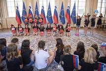 20. 6. 2019, Ljubljana – Otroci ivahno proslavili zakljuek olskega leta v Predsedniki palai s predsednikom Pahorjem in Miho Zupanom (Bor Slana/STA)