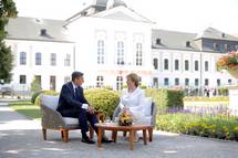 22. 7. 2020, Bratislava, Slovaka – Predsednik Pahor in predsednica aputov pozdravila finanni dogovor voditeljev EU (STA/Daniel Novakovi)