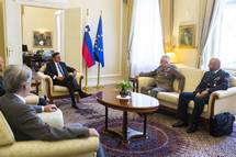 3. 9. 2021, Ljubljana – Predsednik republike in vrhovni poveljnik obrambnih sil Borut Pahor je sprejel generala Claudia Graziana, predsednika Vojakega odbora EU (Nik Jevnik/STA)