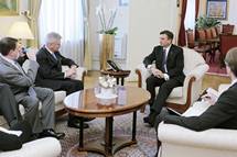 24. 2. 2016, Ljubljana – Predsednik Pahor je sprejel posebnega odposlanca francoskega ministra za zunanje zadeve in mednarodni razvoj, zadolenega za gospodarske odnose z Zahodnim Balkanom, senatorja Alaina Richarda (Daniel Novakovi/STA)