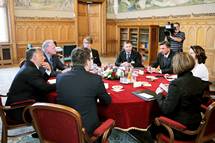 4. 9. 2015, Budimpeta, Madarska – Predsednik republike Borut Pahor se je drugi dan uradnega obiska na Madarskem sestal tudi s predsednikom madarske vlade Viktorjem Orbanom (Daniel Novakovi/STA)
