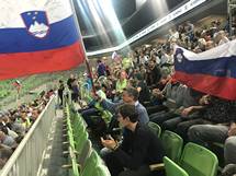 17. 9. 2017, Ljubljana – Predsednik Pahor je v Dvorani Stoice z zastavo slavnih v finalu Svetovnega prvenstva do 23 let spodbujal slovensko ensko odbojkarsko reprezentanco v boju za zgodovinsko odlije.