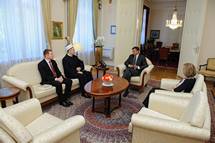 18. 7. 2014, Ljubljana – Predsednik republike Borut Pahorje danes na vljudnostni obisk sprejel muftija dr. Nedada Grabusa (Neboja Teji / STA)