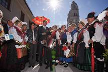 6. 9. 2015, Ribnica – Predsednik republike in gospa Tanja Pear otvorila jubilejni 40. Ribniki semènj (Neboja Teji/STA)