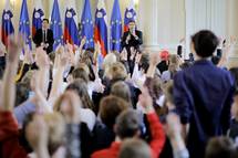 25. 4. 2017, Ljubljana – Predsednik Pahor gostil pogovor z dijaki Dnevnikovega projekta Obrazi prihodnosti (Daniel Novakovi/STA)