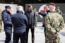 31. 3. 2020, Ljubljana – Predsednik Republike Slovenije in vrhovni poveljnik obrambnih sil Borut Pahor je skupaj z ministrom za obrambo Matejem Toninom obiskal lahko premino bolninico ROLE 2 LM v Vojanici Edvarda Peperka (Daniel Novakovi / STA)