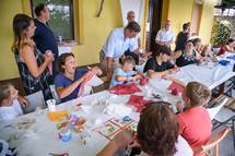 14. 8. 2020, Portoro – Predsednik republike obiskal otroke, mladostnike in druine na letovanju Slovenske karitas (STA/Neboja Teji)