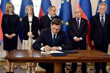 14. 4. 2018, Ljubljana – Predsednik republike podpisal odlok o razpustitvi dravnega zbora in razpisu predasnih volitev v dravni zbor (Tamino Petelinek/STA)