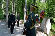 5. 6. 2021, Turjak – Predsednik Pahor je poloil venec k spomeniku rtvam NOB v gozdu Smreje pri Turjaku (Tamino Petelinek/STA)
