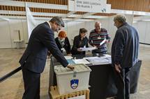 20. 10. 2022, Ljubljana – Predsednik Pahor je glasoval na predasnem glasovanju na volitvah za predsednika Republike Slovenije (Bor Slana/STA)