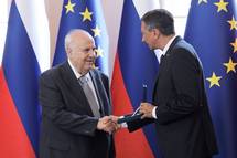 10. 7. 2019, Ljubljana – Predsednik Pahor vroil medaljo za zasluge dr. Mirku Cudermanu (Daniel Novakovi/STA)
