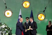 6. 7. 2021, Studenec pri Krtini – Predsednik Pahor je vroil dravno odlikovanje zlati red za zasluge Gospodarski zbornici Slovenije (Daniel Novakovi/STA)