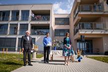 10. 4. 2020, Cerklje na Gorenjskem – Predsednik Republike Slovenije Borut Pahor je obiskal Dom Taber v Cerkljah na Gorenjskem (Neboja Teji/STA)