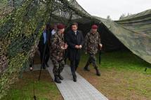 27. 8. 2014, Postojna – Predsednik Republike Slovenije in vrhovni poveljnik obrambnih sil Borut Pahor se je v vojanici barona Andreja ehovina v Postojni udeleil predstavitve mednarodne vojake vaje Takojen odgovor 2014, kjer je zbrane tudi nagovoril. (Neboja Teji/STA)
