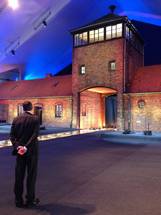27. 1. 2015, Auschwitz, Poljska – Predsednik Republike Slovenije Borut Pahor se je ob mednarodnem dnevu spomina na rtve holokavsta udeleil komemorativne sveanosti ob 70. obletnici osvoboditve koncentracijskega taboria Auschwitz - Birkenau