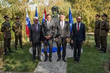 18. 10. 2021, Zagreb – Predsednik Pahor in predsednik Milanovi sta danes skupaj odkrila spomenik Francetu Preernu v Zagrebu (Neboja Teji/STA)