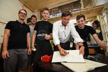 12. 8. 2015, Ljubljana – Predsednik republike z mladimi ustvarjalci v kreativni delavnici Brands of Friends (Neboja Teji / STA)