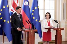 30. 4. 2020, Ljubljana – Predsednik Pahor in britanska veleposlanica Honey sta obeleila Dan slovensko-britanskega prijateljstva (Daniel Novakovi/STA)