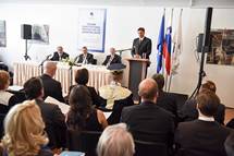 18. 4. 2016, Ljubljana – Predsednik Republike Slovenije Borut Pahor se je udeleil mednarodne konference "The new constitutional process for the European Union", kjer je zbrane tudi nagovoril