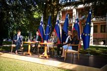 14. 7. 2021, Ljubljana – Predsednik republike je priredil osmi tradicionalni sprejem in pogovor »Pogovorimo se o Evropi« z Drutvom v tujini izobraenih Slovencev (VTIS) (Neboja Teji / STA)