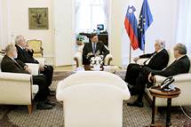 12. 5. 2016, Ljubljana – Predsednik republike je na pogovor sprejel predstavnike podonavskih akademij (STA/Daniel Novakovi)