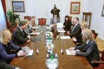 6. 3. 2015, Ljubljana – Predsednik Republike Slovenije Borut Pahor je sprejel ministrico za obrambo Italijanske republike Roberto Pinotti (Daniel Novakovi/STA)