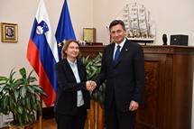 16. 6. 2016, Ljubljana – Predsednik republike sprejel novoimenovano drugo namestnico predsednika Raunskega sodia RS mag. Mojco Planinek (Neboja Teji/STA)