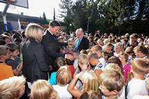 1. 9. 2015, Bled – Predsednik republike je na prvi olski dan obiskal osnovnoolce na Bledu (Neboja Teji / STA)