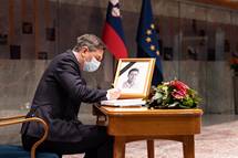1. 2. 2021, Ljubljana – Predsednik republike se je vpisal v alno knjigo v spomin na poslanca Dravnega zbora Franca Kramarja (UPRS)