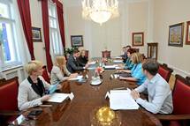 4. 7. 2014, Ljubljana – Varuhinja lovekovih pravic Vlasta Nussdorfer je predsedniku republike Borutu Pahorju danes predala poroilo za leto 2013 (Tamino Petelinek/STA)