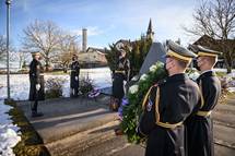 17. 12. 2021, Koevska Reka – Garda Slovenske vojske je v imenu predsednika republike poloila venec k spominskemu obeleju v Koevski Reki (Neboja Teji/STA)