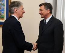 26. 2. 2015, Ljubljana – Predsednik Republike Slovenije Borut Pahor je sprejel ministra za zunanje zadeve Velike Britanije Philipa Hammonda (Neboja Teji/STA)
