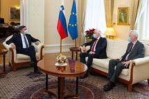 10. 12. 2021, Ljubljana – Predsednik Pahor je sprejel predstavnika zgornjega doma britanskega parlamenta (Tamino Petelinek)