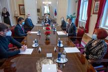 10. 12. 2021, Ljubljana – Ob mednarodnem dnevu lovekovih pravic sta predsednik Pahor in Varuh lovekovih pravic Svetina podala izjavi v Predsedniki palai (Tamino Petelinek/STA)