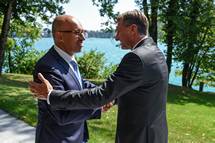 1. 9. 2015, Bled – Predsednik Pahor je na Bledu sprejel dravnega ministra za evropske zadeve Francoske republike Harlema Dsirja (Neboja Teji/STA)