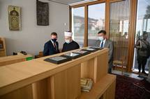 11. 6. 2021, Ljubljana – Na povabilo muftija Grabusa je predsednik Pahor obiskal Muslimanski kulturni center v Ljubljani (Neboja Teji/STA)