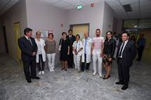 16. 9. 2015, Maribor – Predsednica vicarske konfederacije Simonetta Sommaruga in predsednik Republike Slovenije Borut Pahor sta obiskala UKC Maribor, kjer bo do konca leta nameena nova radioterapevtska naprava, financirana s vicarskim kohezijskim prispevkom (Neboja Teji/STA)